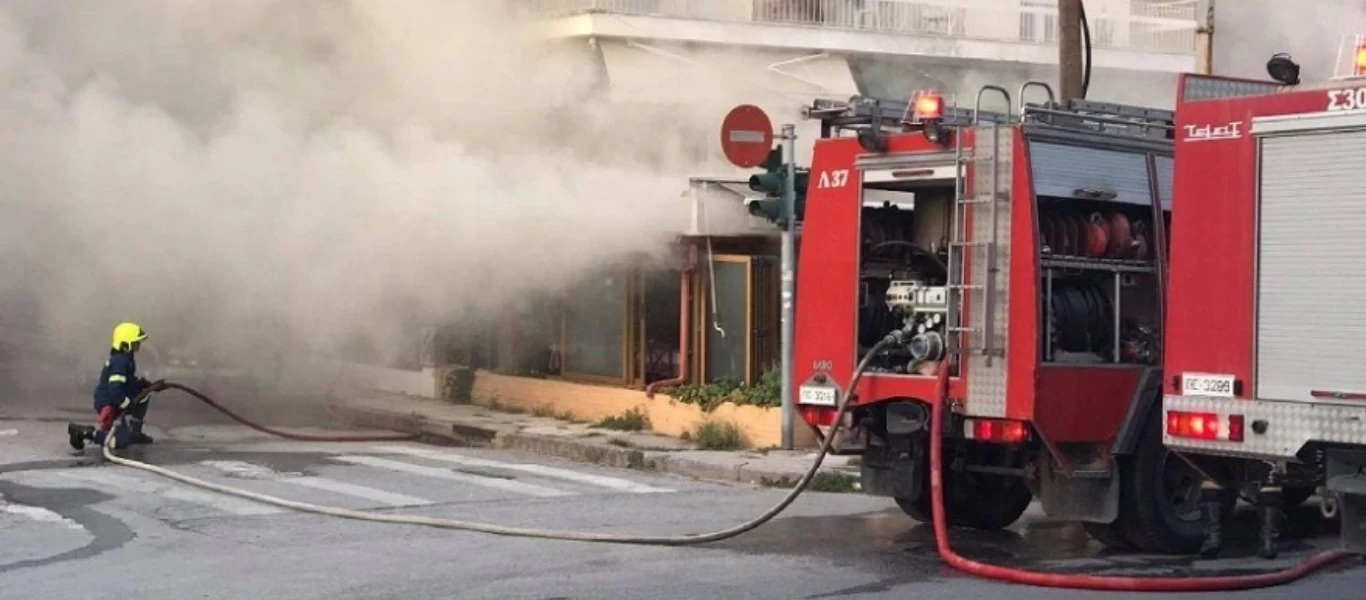 Θεσσαλονίκη: Ξέσπασε φωτιά σε ταβέρνα - Στο σημείο η Πυροσβεστική (βίντεο)